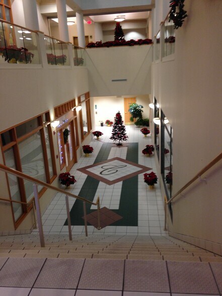 More Photos Of 530 E Kirkwood Ave, Bloomington Unknown For Lease