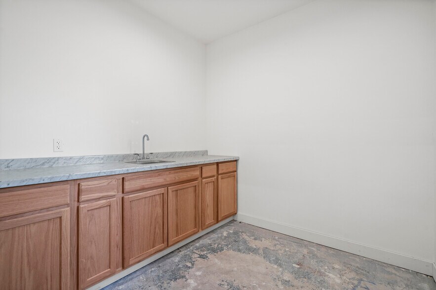 More Photos Of 10926 Randall St, Sun Valley Warehouse For Lease