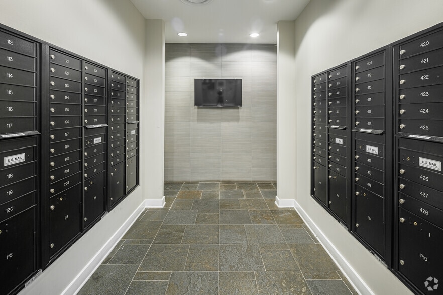 More Photos Of 622 S Broadway, Baltimore Apartments For Lease