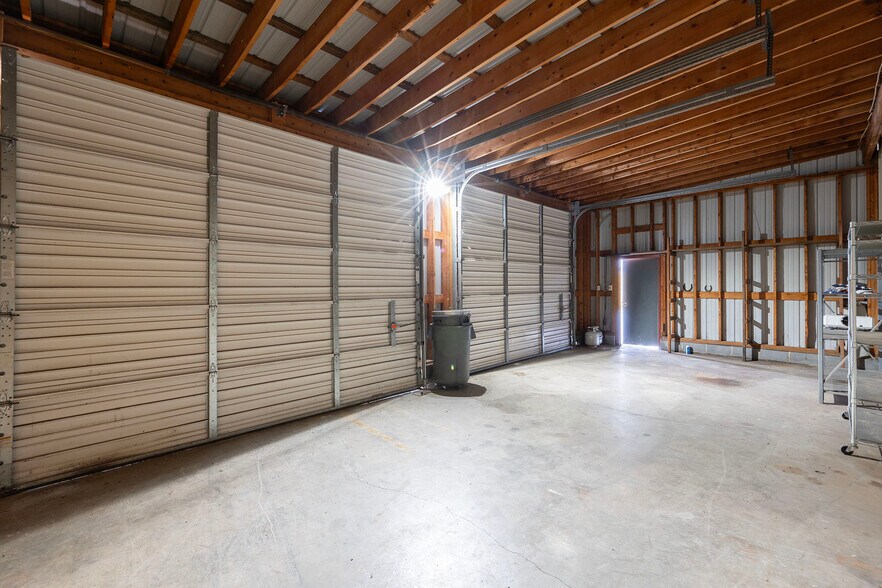 More Photos Of 12 A Cattlemans Ln, Berryville Warehouse For Lease