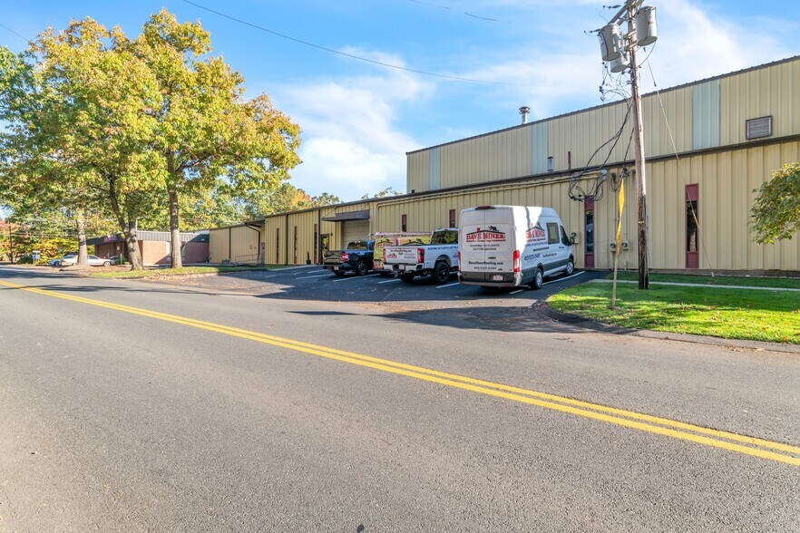 More Photos Of 250 Old Lyman Rd, South Hadley Light Manufacturing For Lease