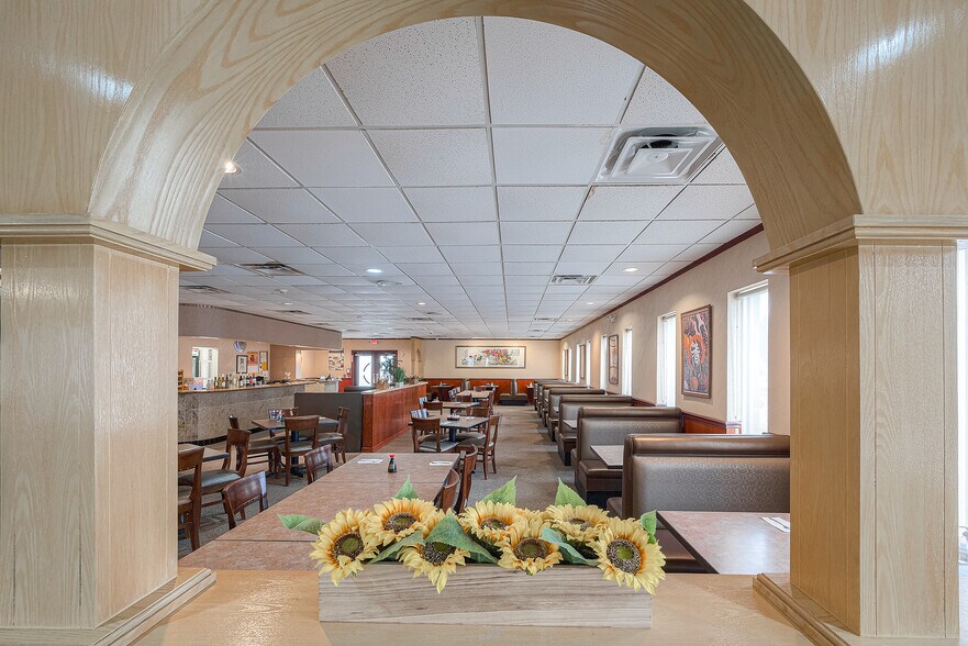 More Photos Of 1127 Marina Bay Dr, Kemah Restaurant For Sale