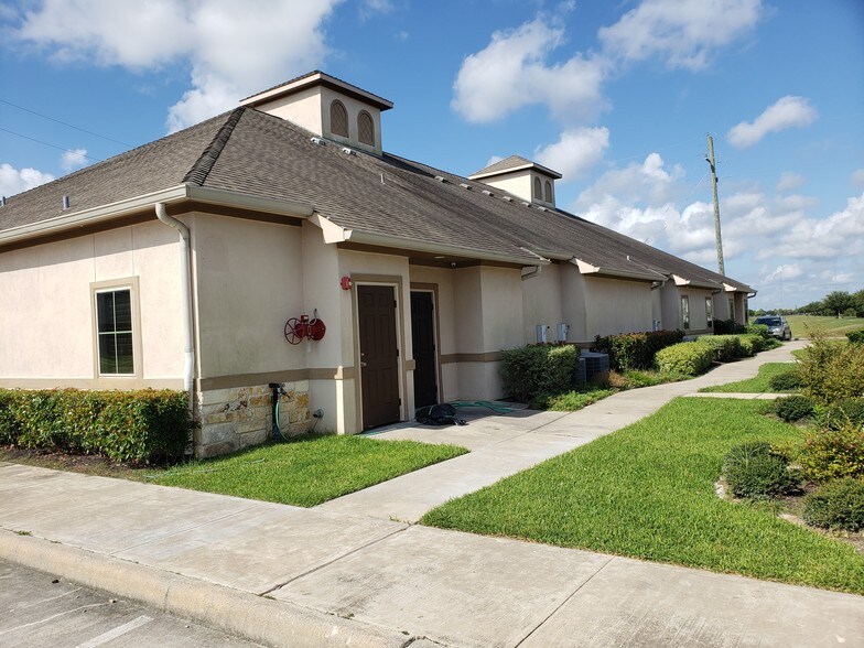 More Photos Of 12234 Shadow Creek Pky, Pearland Medical For Sale