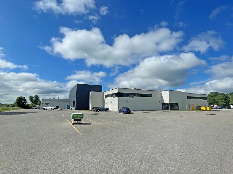 More Photos Of 1095 Wilton Grove Rd, London Warehouse For Lease