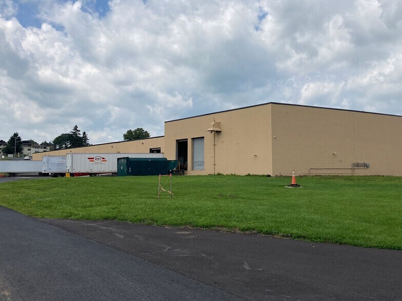 More Photos Of 7528 State Fair Blvd, Baldwinsville Manufacturing For Lease