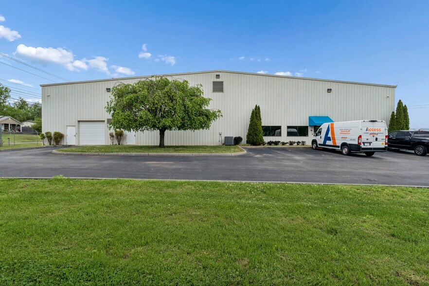 More Photos Of 2200 E Fairview Ave, Johnson City Warehouse For Sale