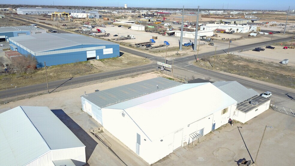 More Photos Of 302 Industrial Ave, Odessa Warehouse For Sale