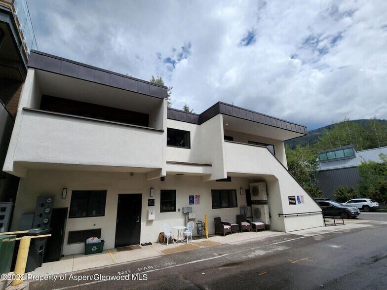 More Photos Of 117 S Spring St, Aspen Loft Creative Space For Sale