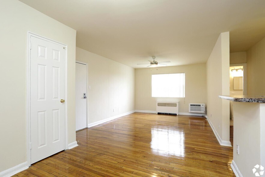 More Photos Of 3301 Chillum Rd, Mount Rainier Apartments For Sale