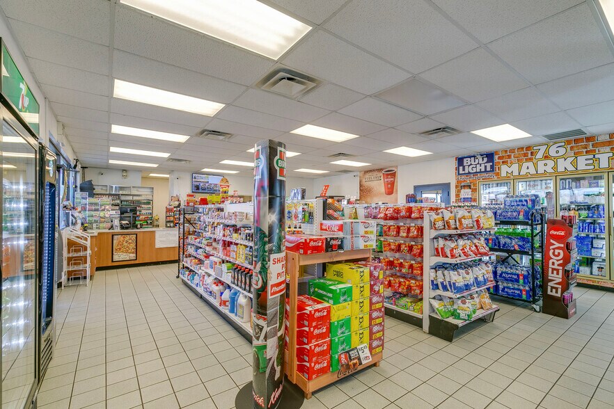 More Photos Of 508 Henslee Dr, Dickson Service Station For Sale