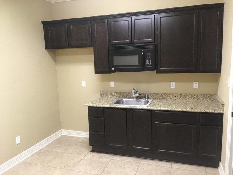 More Photos Of 4001 Technology Ctr, Longview Office For Lease