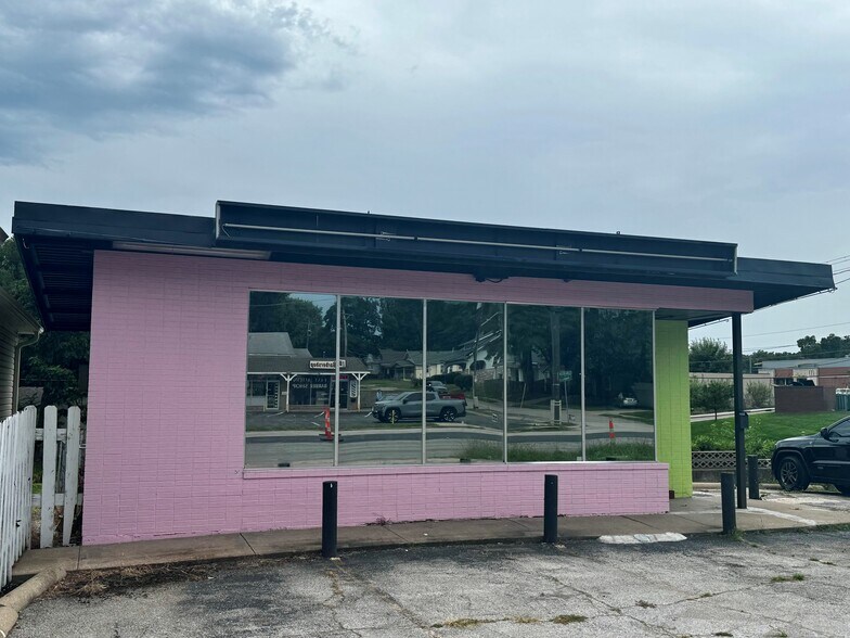 Primary Photo Of 301 E 23rd St S, Independence Office For Sale