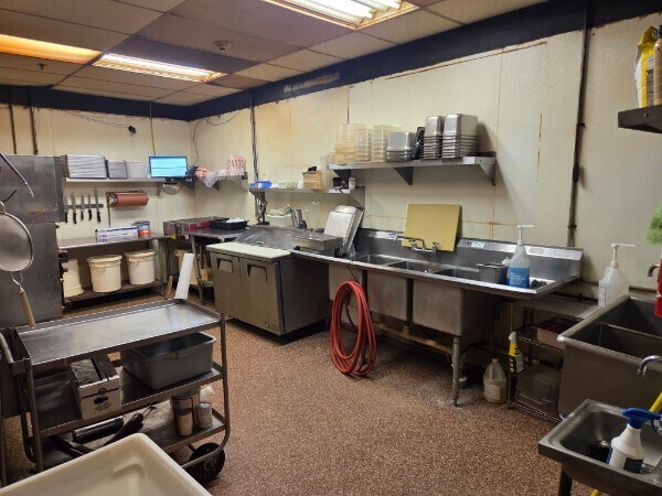 More Photos Of 6 Dexter Plz, Pearl River Warehouse For Lease