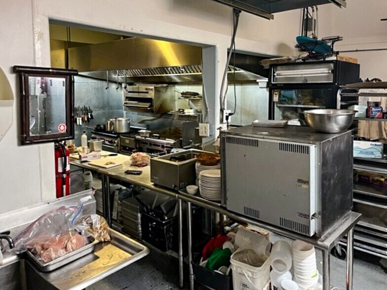 More Photos Of 301 E 25th St, Tacoma General Retail For Sale