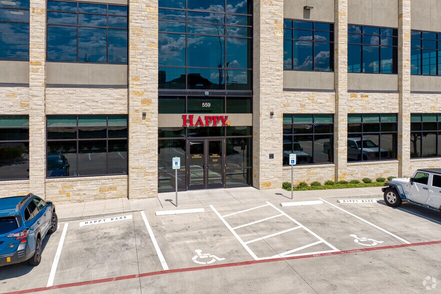 More Photos Of 559 IH 35, Round Rock Office For Lease