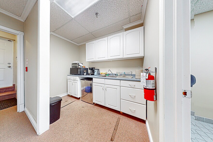 More Photos Of 335 Renfrew Dr, Markham Medical For Sale