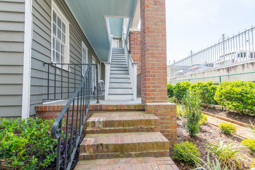 More Photos Of 121 Calhoun St, Charleston Office Residential For Lease
