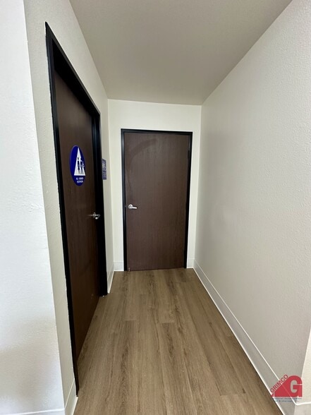 More Photos Of 21730 Lassen St, Chatsworth Manufacturing For Lease