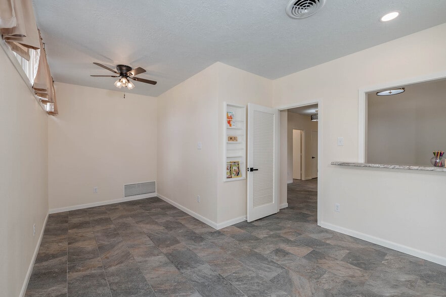 More Photos Of 601 Mary Lake Dr, Bryan Office Residential For Lease