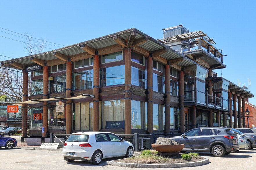 More Photos Of 75 Water St, Newburyport Freestanding For Lease