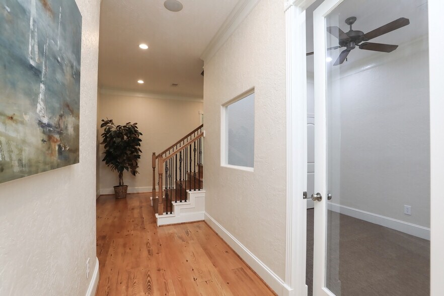 More Photos Of 12802 Willow Centre Dr, Houston Office For Sale