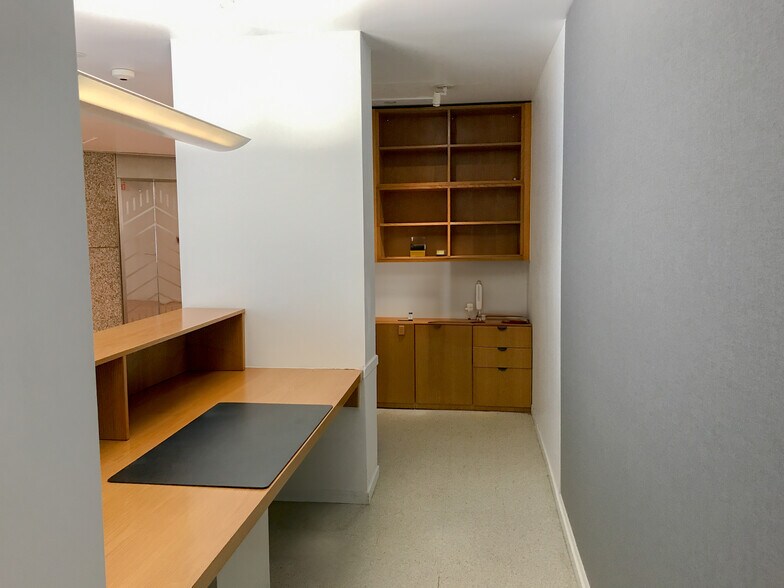 More Photos Of 2100 Ponce De Leon Blvd, Coral Gables Office For Lease