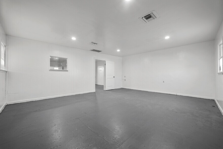 More Photos Of 550 Highway 46, Wasco Warehouse For Sale