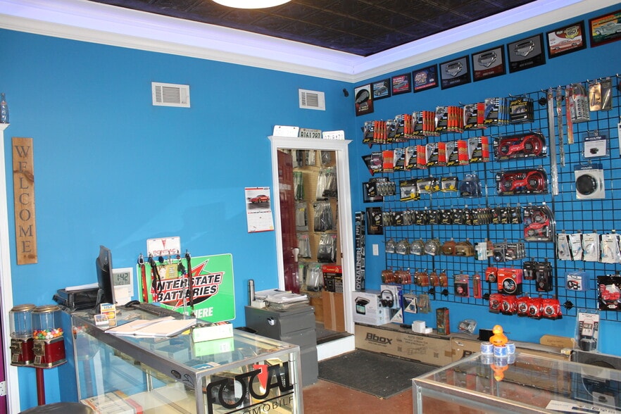 More Photos Of 123 E Hydraulic St, Yorkville Warehouse For Sale