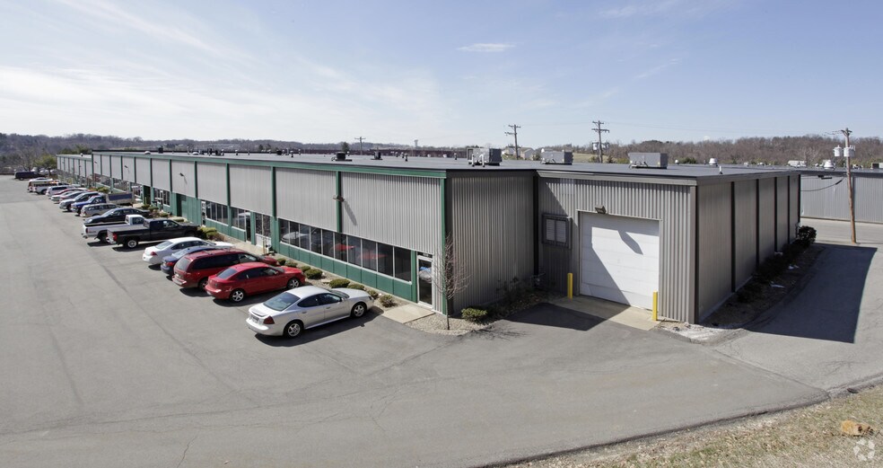More Photos Of 1501-1518 Parkway View Dr, Pittsburgh Light Distribution For Lease
