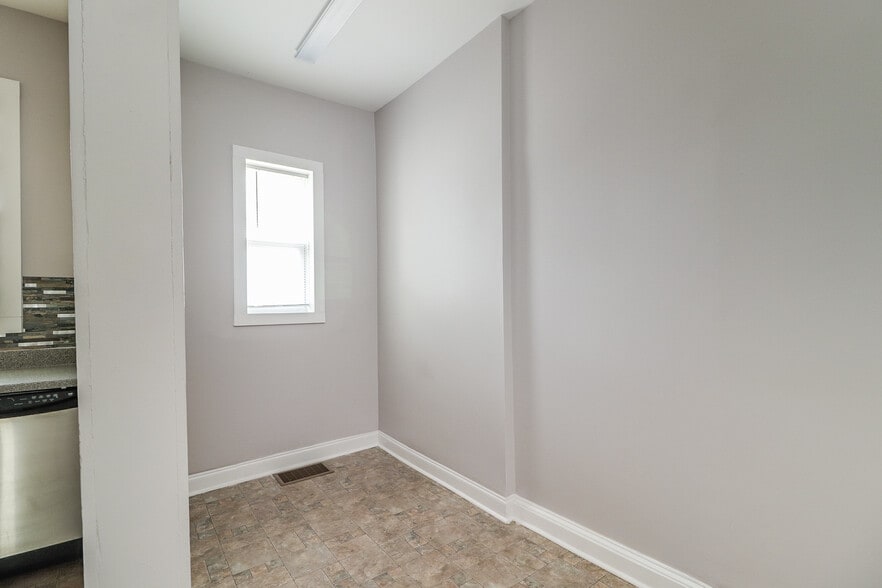 More Photos Of 104 W Candler St, Winder Medical For Sale