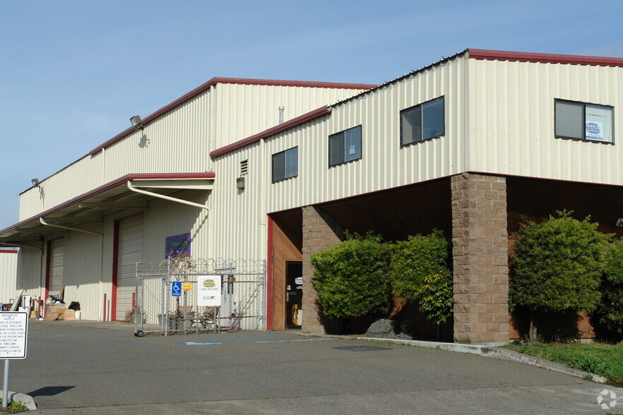 More Photos Of 716 W Cedar St, Eureka Warehouse For Lease