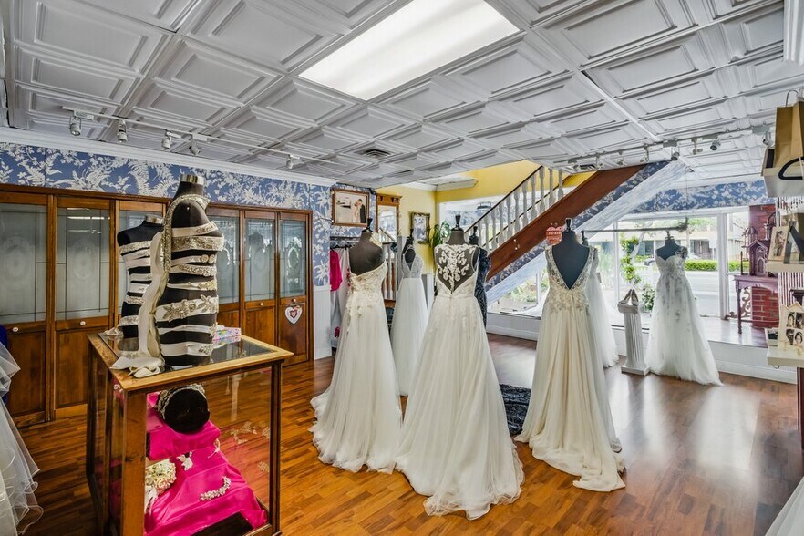 More Photos Of 4066 Broward Blvd, Fort Lauderdale Storefront Retail Office For Sale