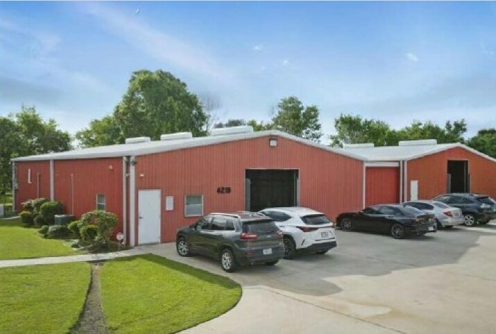 More Photos Of 421 Jones Rd, Highlands Warehouse For Lease