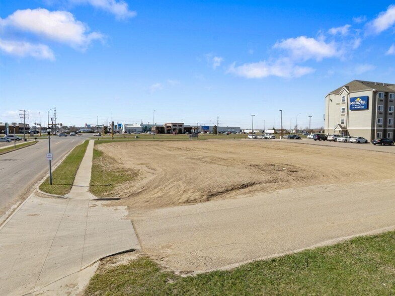 More Photos Of 400 37th Ave SW ave, Minot Land For Sale
