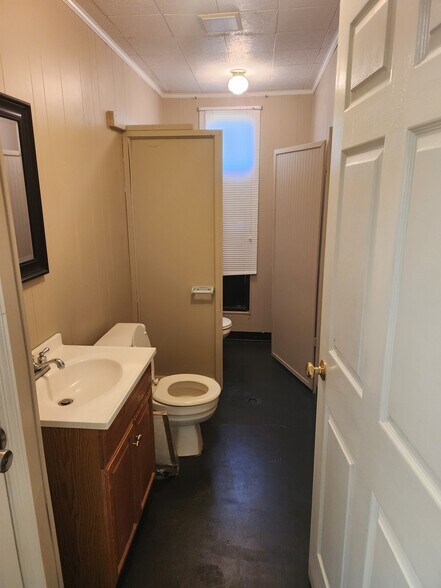 More Photos Of 111 Montclair St, Tullahoma Warehouse For Lease