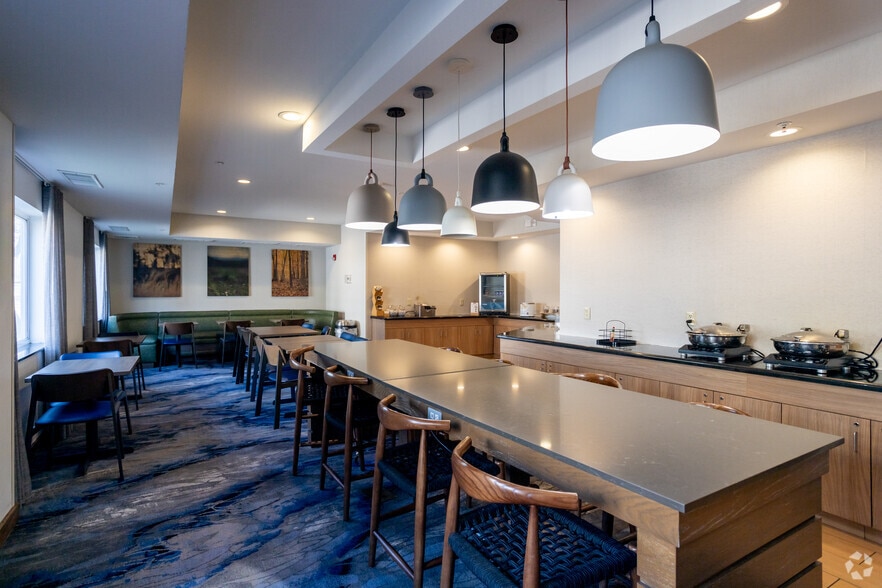 More Photos Of 2400 W Sam Houston Pky S, Houston Hotel For Sale