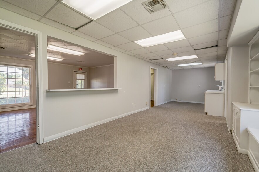 More Photos Of 2600 Arlington St, Ada Office Residential For Sale
