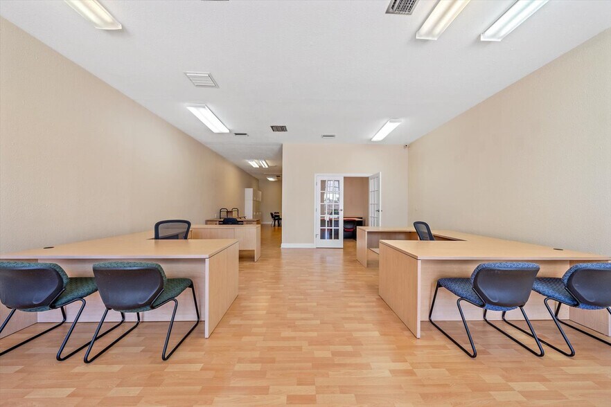 More Photos Of 3900 Clark Rd, Sarasota Medical For Sale