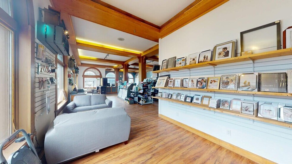 More Photos Of 800 Baker St, Cranbrook Storefront Retail Office For Sale