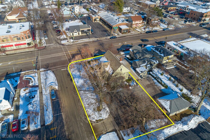 More Photos Of 428 W State St, Geneva Freestanding For Lease