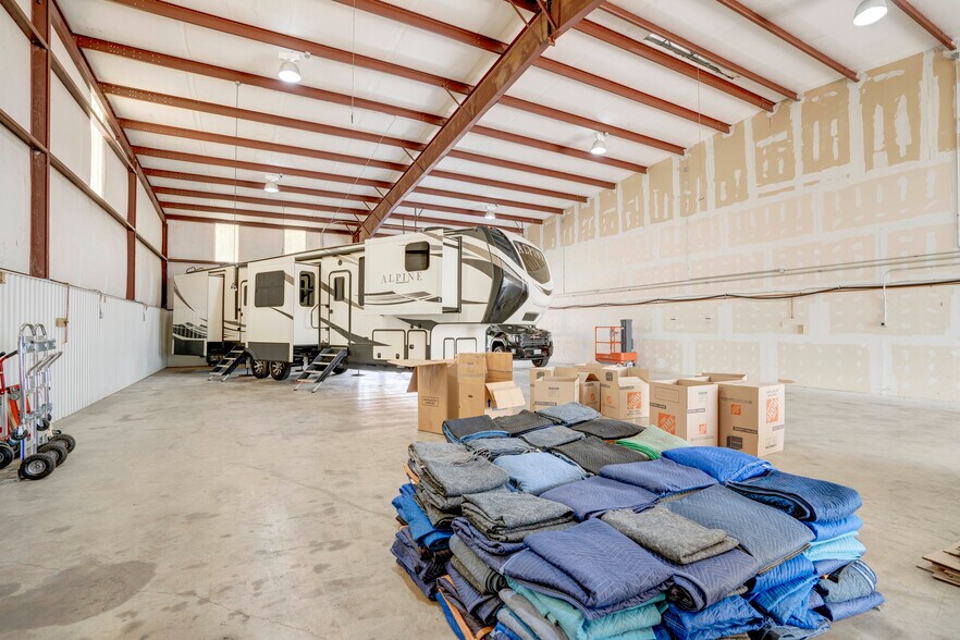 More Photos Of 11578 Airway Blvd, Roanoke Warehouse For Sale