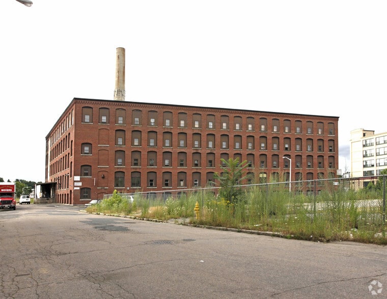 More Photos Of 100 Grand St, Worcester Warehouse For Lease