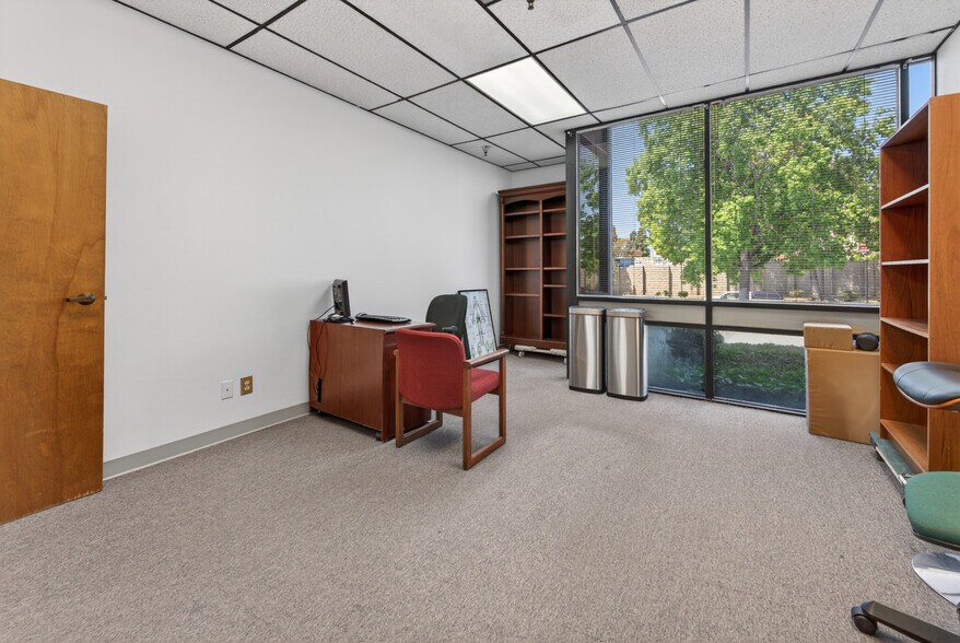 More Photos Of 4125 Market St, Ventura Light Manufacturing For Sale