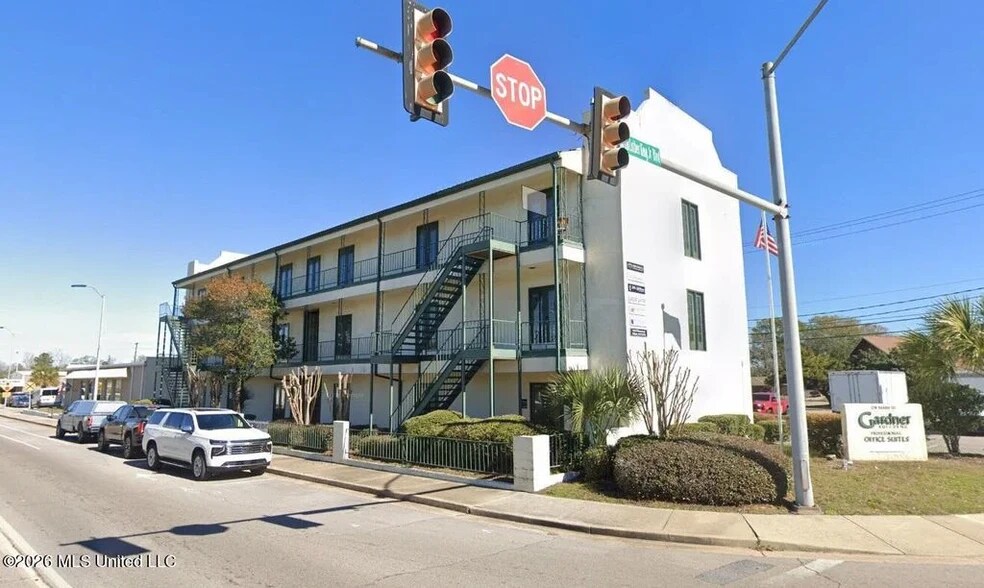 More Photos Of 178 Main St, Biloxi Office For Lease