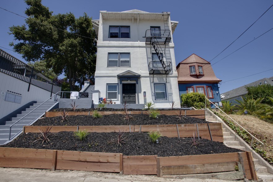 More Photos Of 1364 E 27th St, Oakland Apartments For Sale