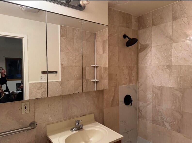 More Photos Of 11882 Metropolitan Ave, Kew Gardens Healthcare For Lease