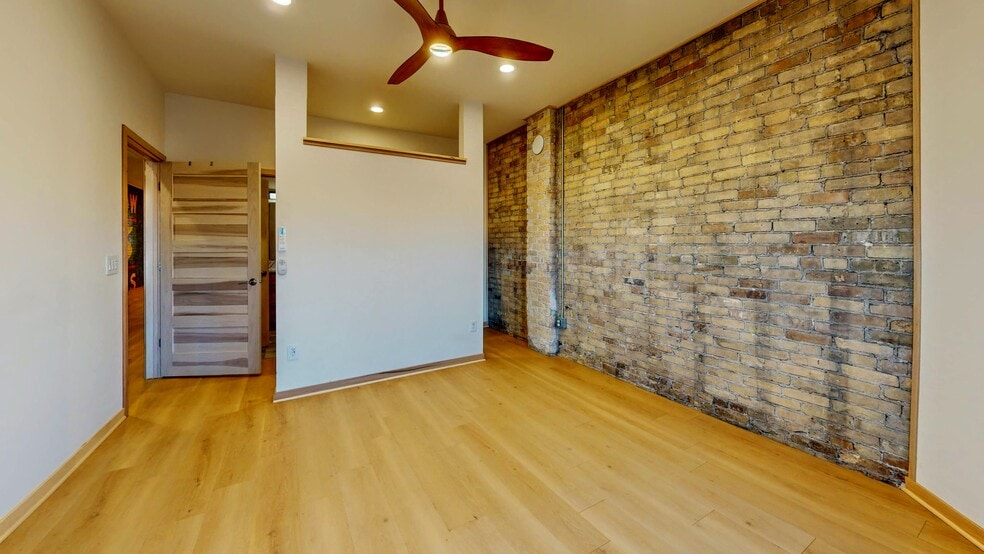 More Photos Of 209 S Main St, Jefferson General Retail For Sale