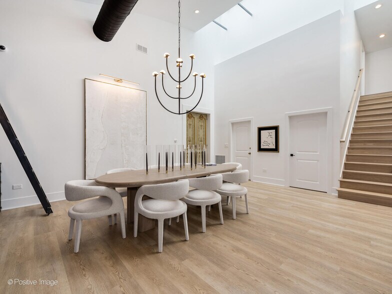 More Photos Of 2733 N Pulaski Rd, Chicago Showroom For Sale
