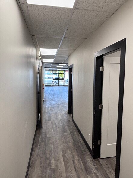 More Photos Of 2409 Main St, West Kelowna Storefront Retail Office For Lease