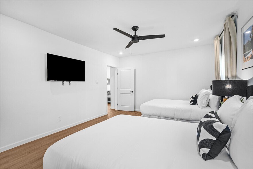 More Photos Of , Houston Multifamily For Sale